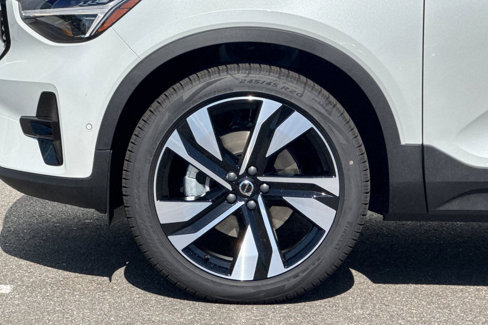 New 2026 Volvo XC40 B5 Ultra w/ Protection Package Premier AWD/4WD image 33