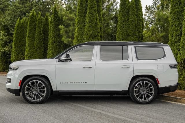 Used 2023 Jeep Grand Wagoneer Series III AWD/4WD image 9