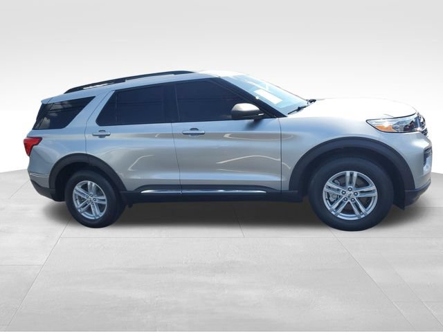 Used 2021 Ford Explorer XLT AWD/4WD image 3