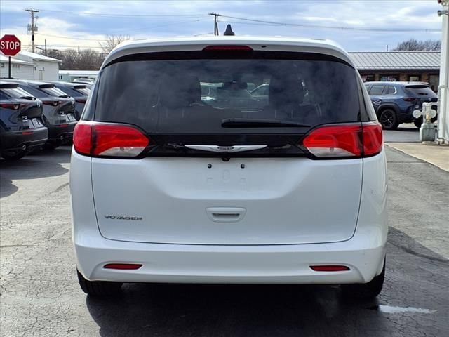 Used 2022 Chrysler Voyager LX FWD image 6
