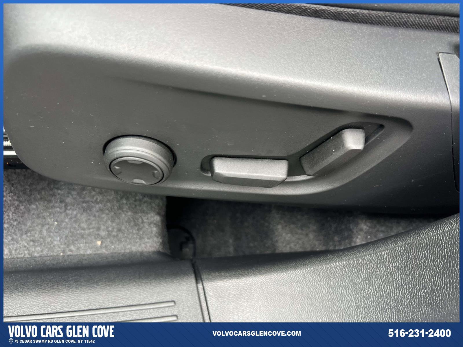 Used 2023 Volvo XC40 B5 Plus w/ Protection Package Premier image 17