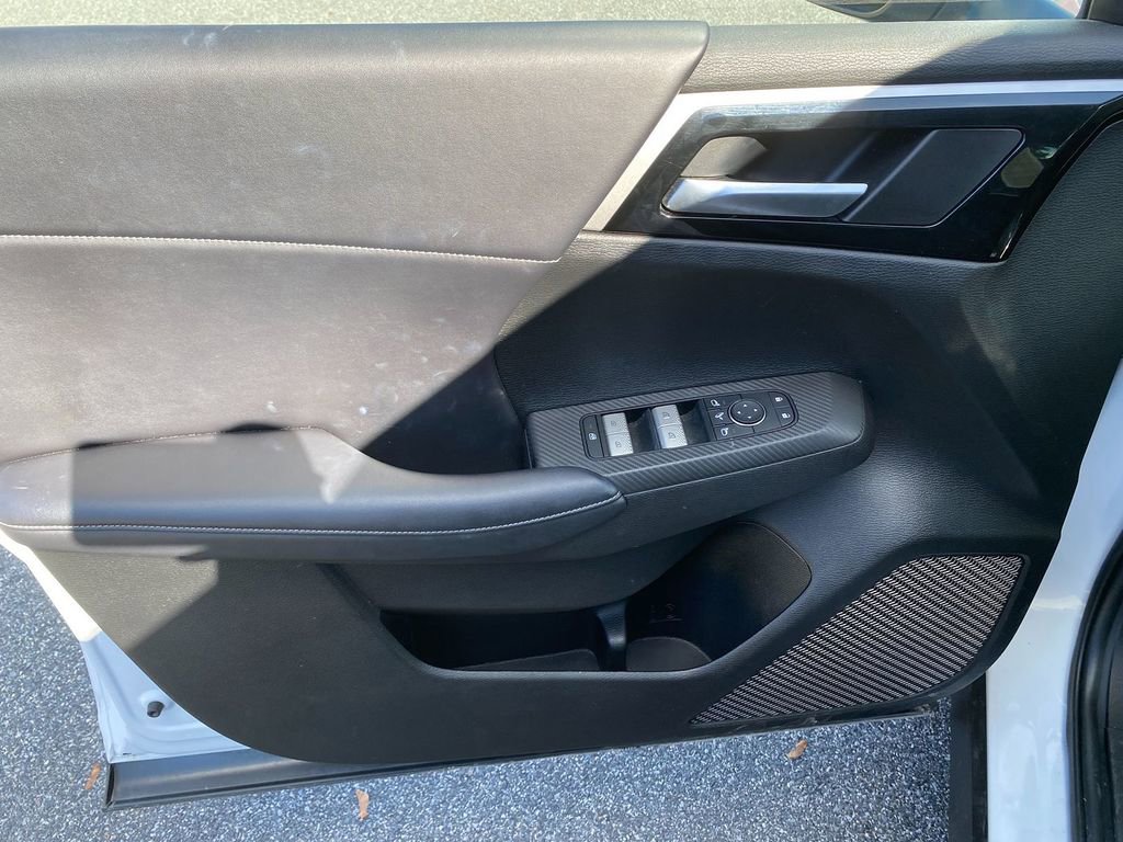 Used 2023 Mitsubishi Outlander SE image 11