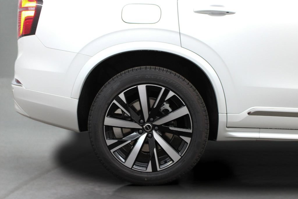 New 2026 Volvo XC90 B5 Core AWD/4WD image 12
