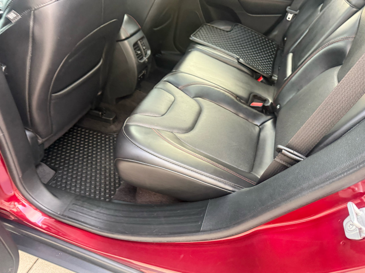 Used 2019 Jeep Cherokee Trailhawk image 13