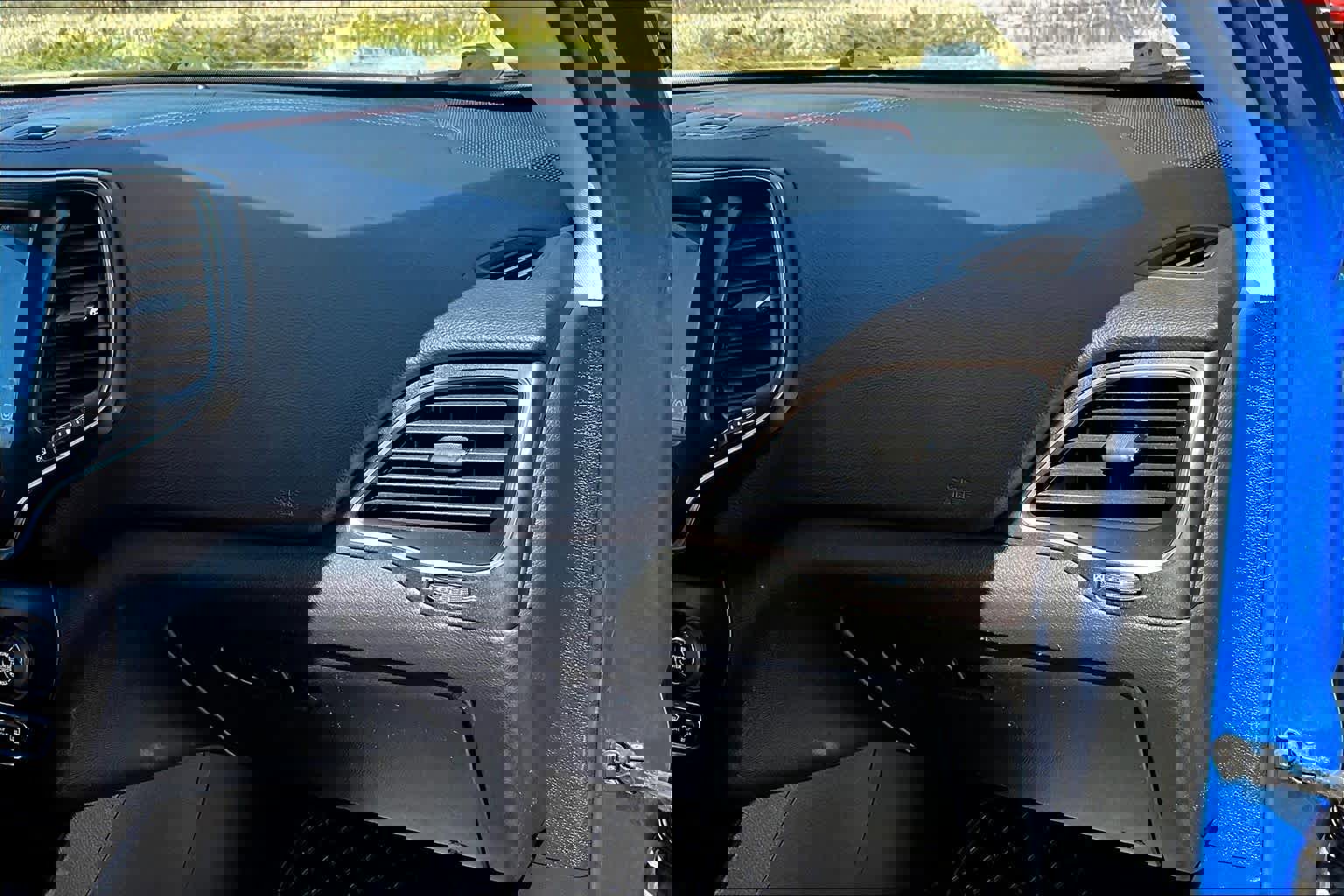 Used 2019 Jeep Cherokee Trailhawk AWD/4WD image 19