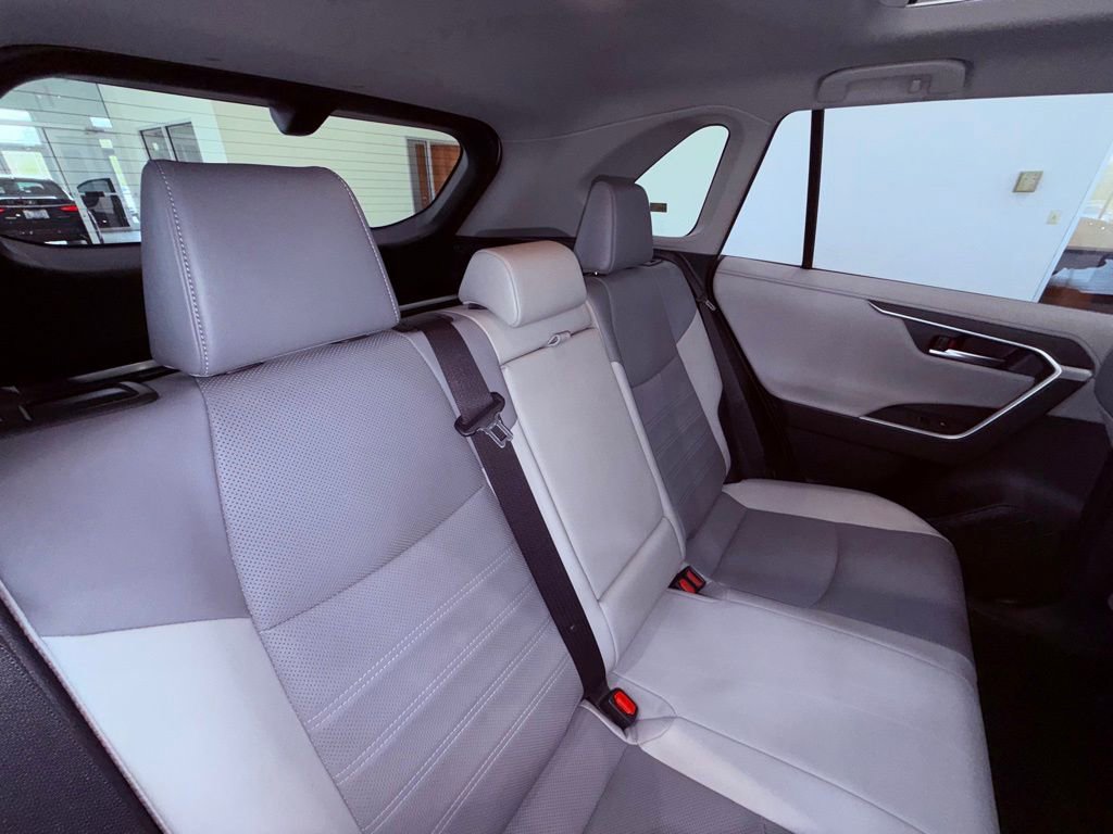 Used 2020 Toyota RAV4 Limited image 16