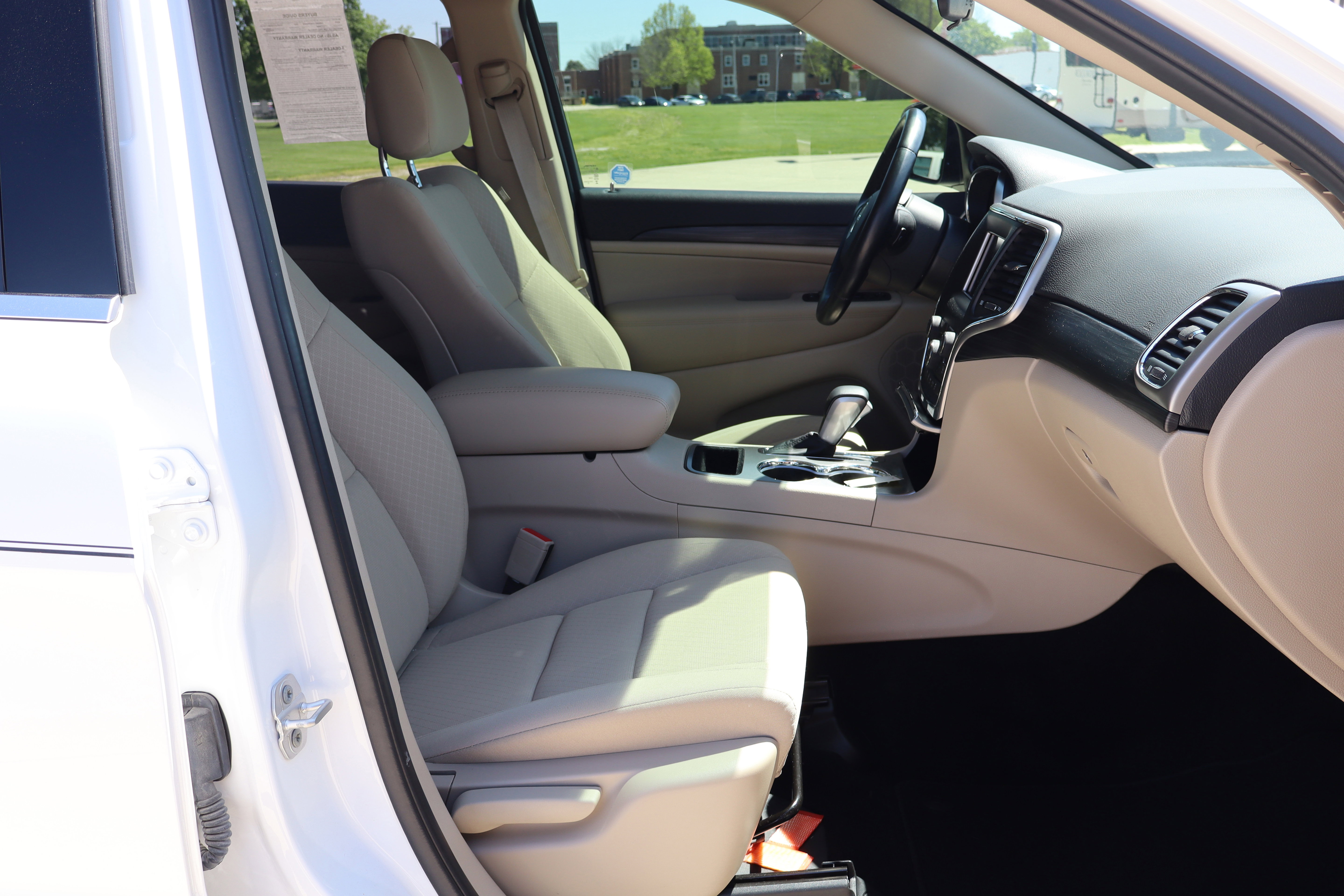 Used 2021 Jeep Grand Cherokee Laredo w/ Security & Convenience Group image 12