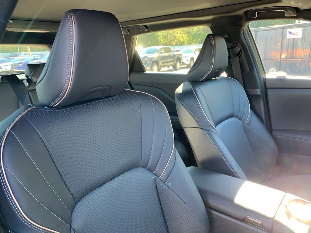 New 2025 Toyota Crown Signia image 18