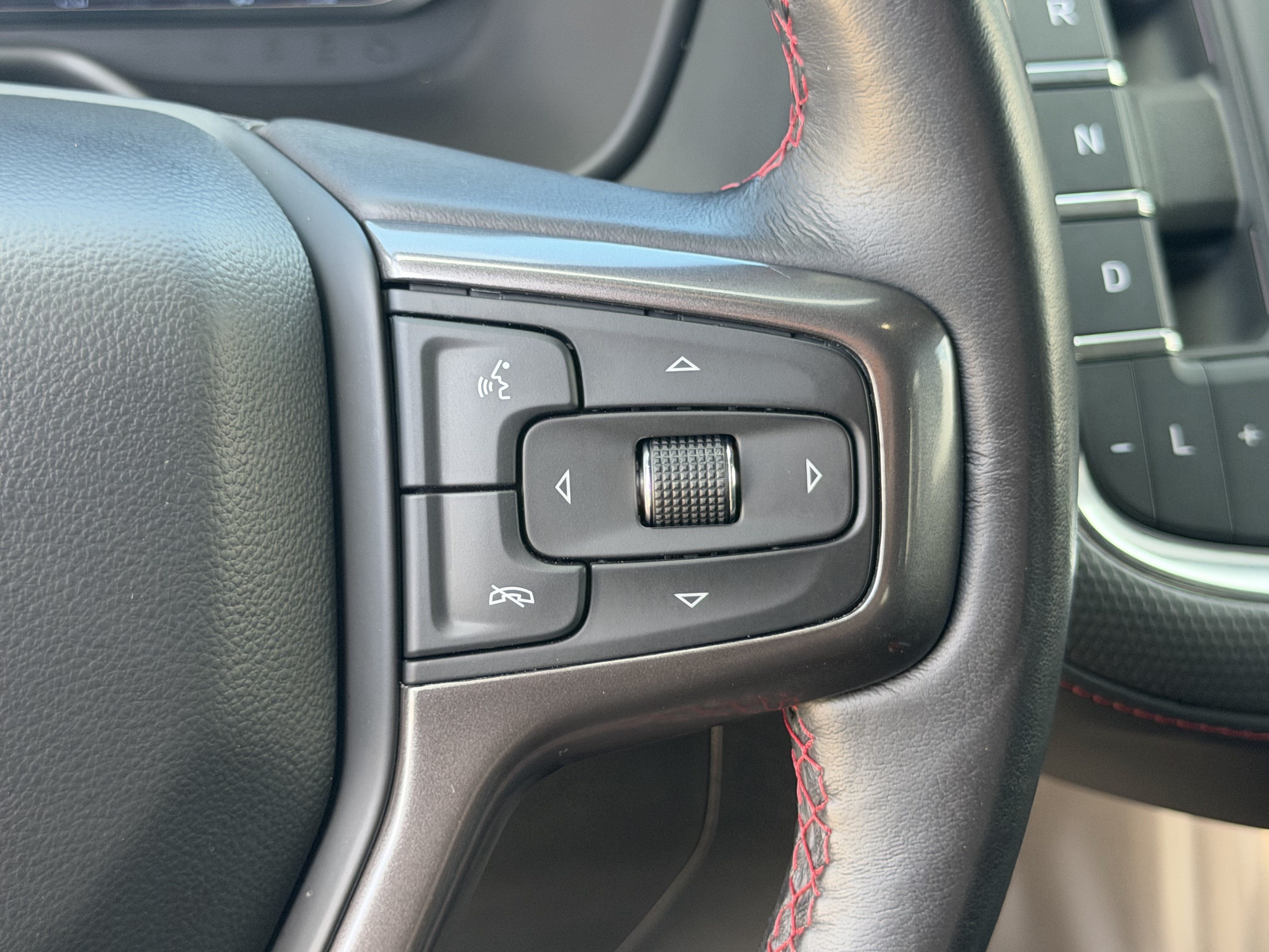 Used 2022 Chevrolet Tahoe RST w/ Luxury Package RWD image 16