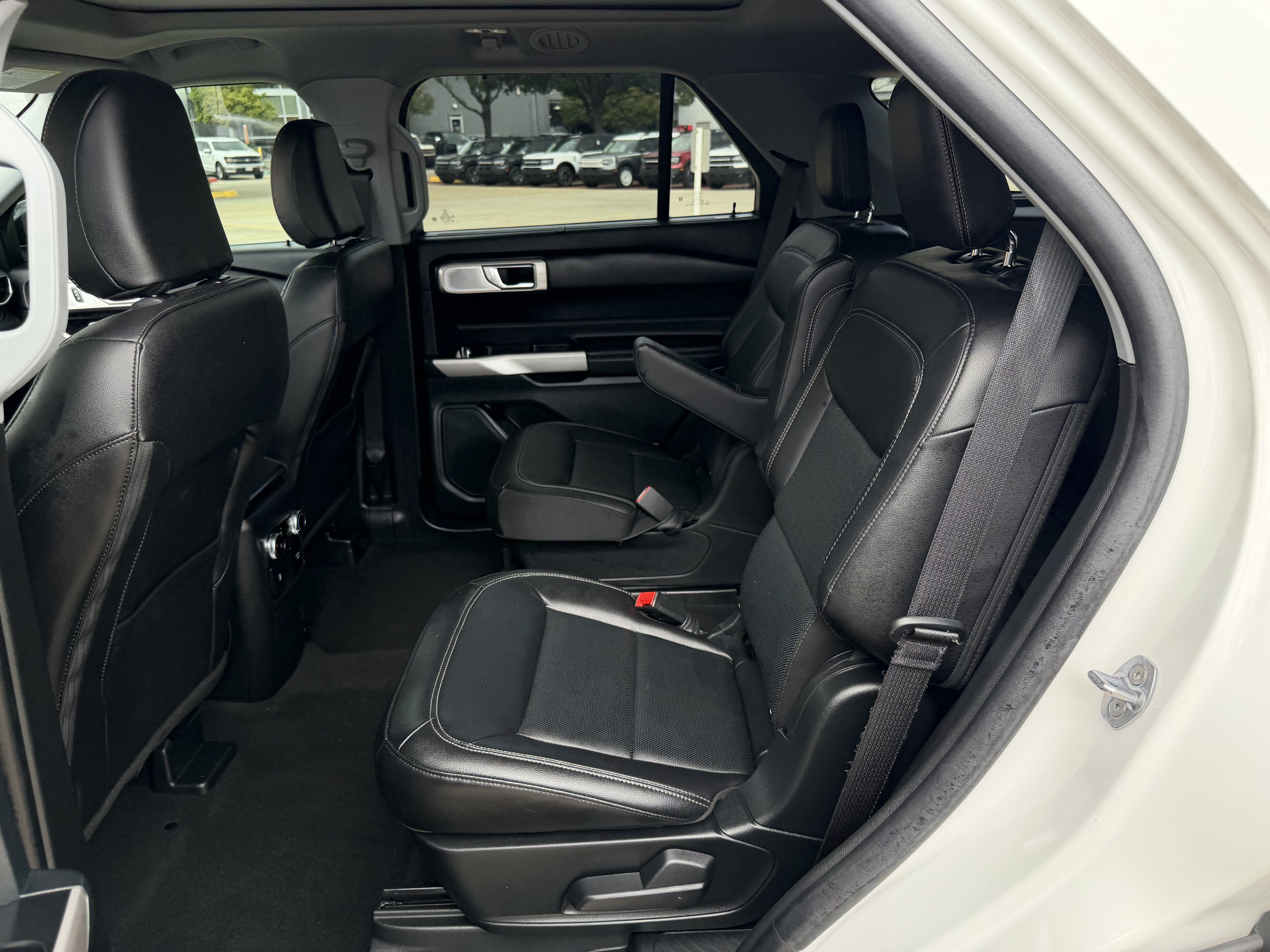 Certified 2024 Ford Explorer Limited w/ Limited Technology Package RWD image 12