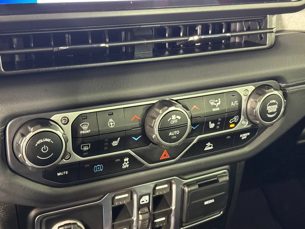 Certified 2025 Jeep Wrangler Unlimited Sahara AWD/4WD image 27