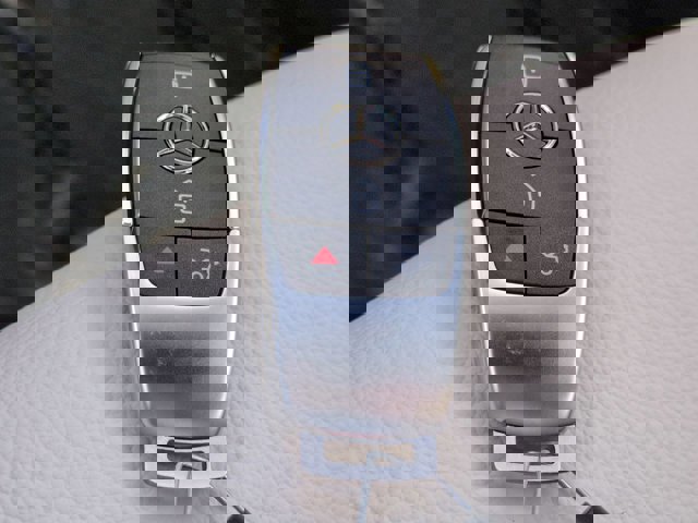 Used 2025 Mercedes-Benz GLB 250 GLB 250 image 28