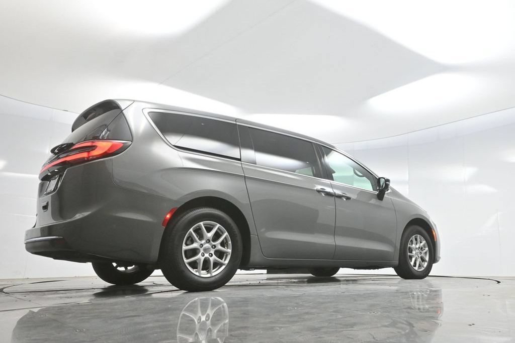 Used 2025 Chrysler Pacifica Select FWD image 69