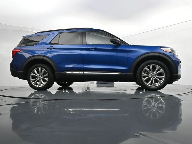 Used 2022 Ford Explorer XLT w/ Equipment Group 202A AWD/4WD image 35