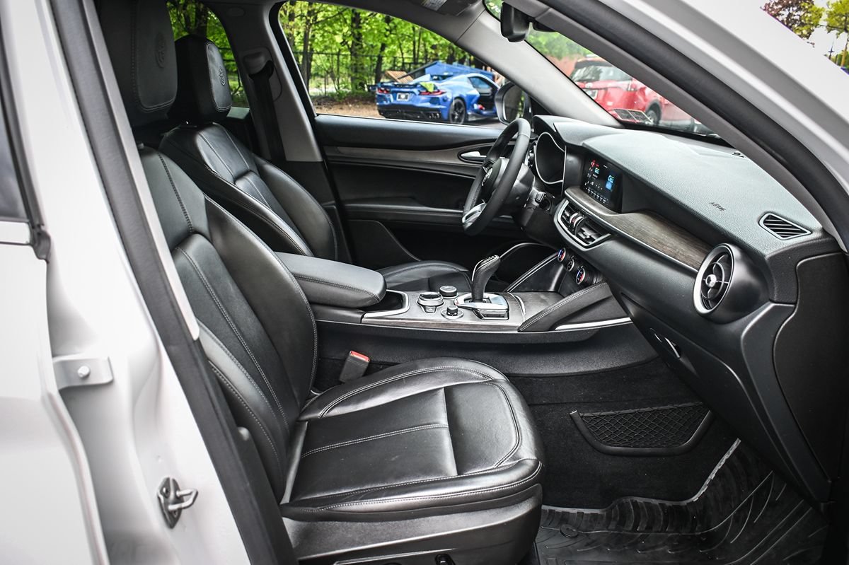 Used 2021 Alfa Romeo Stelvio Ti AWD/4WD image 17