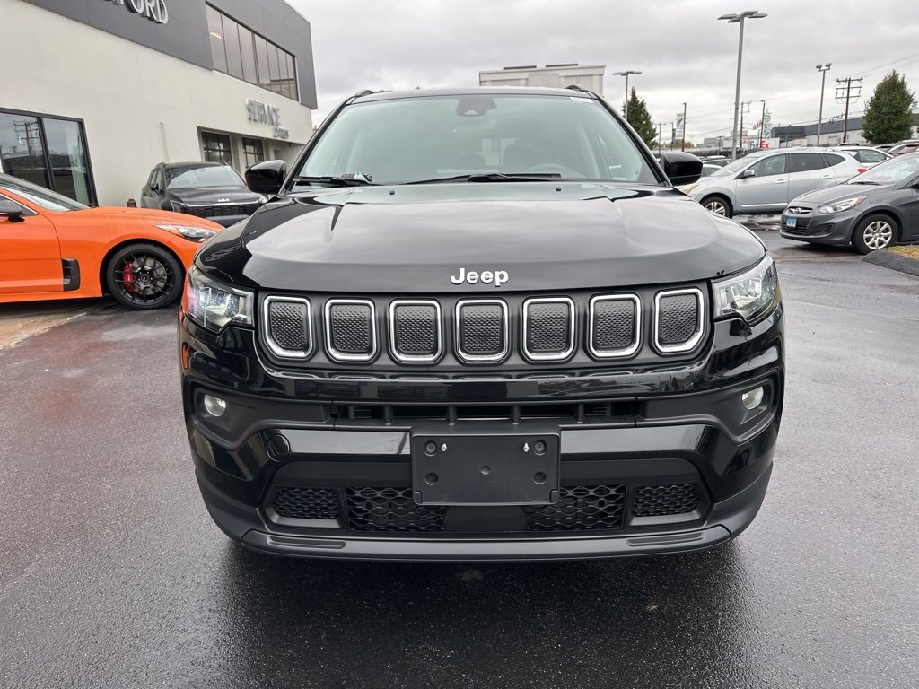 Used 2022 Jeep Compass Latitude image 3