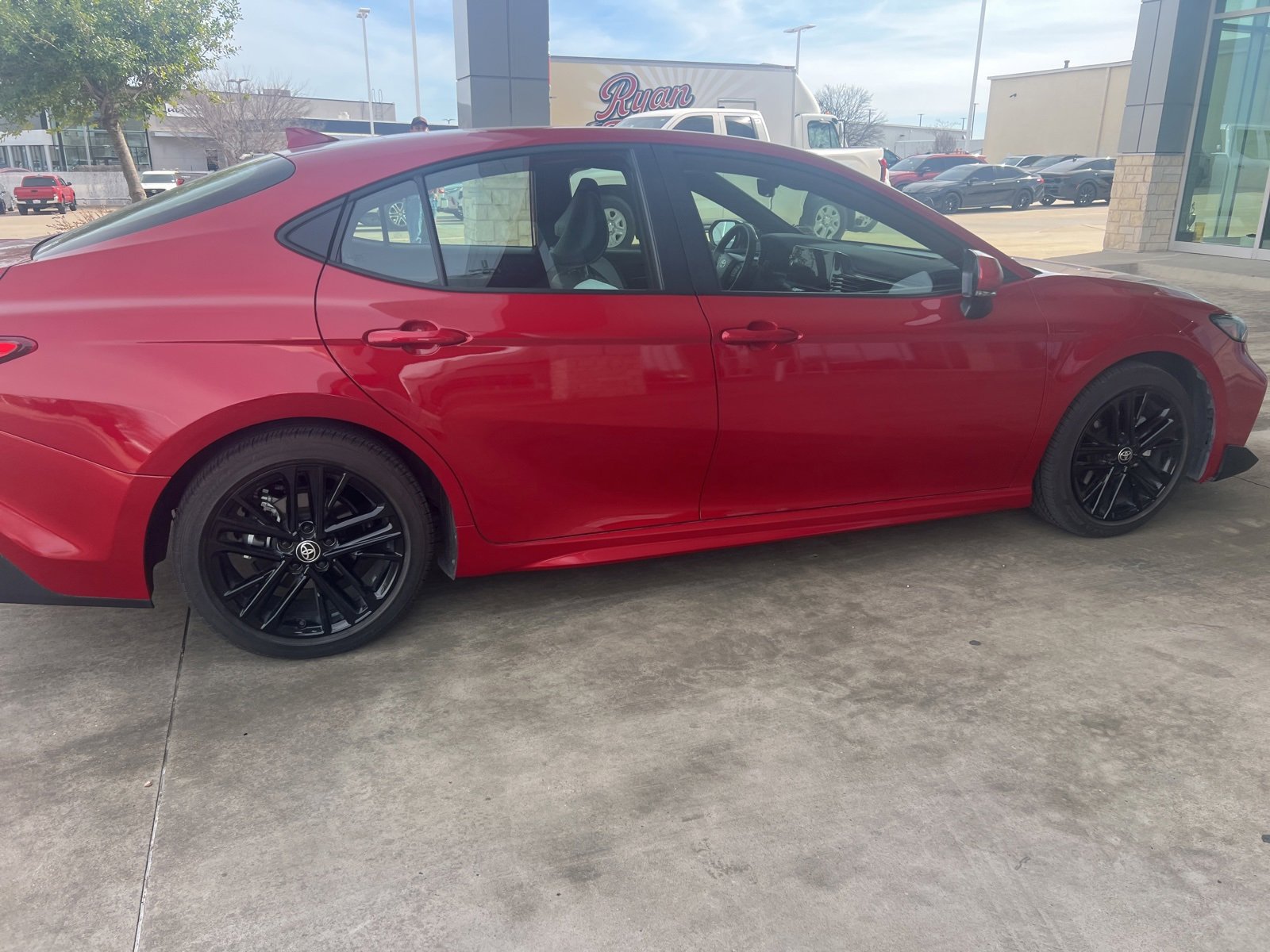 Used 2025 Toyota Camry SE image 14