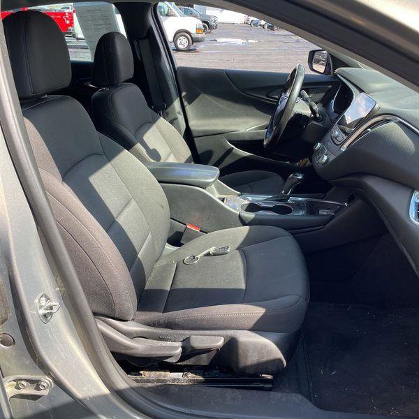 Used 2018 Chevrolet Malibu LT FWD image 22