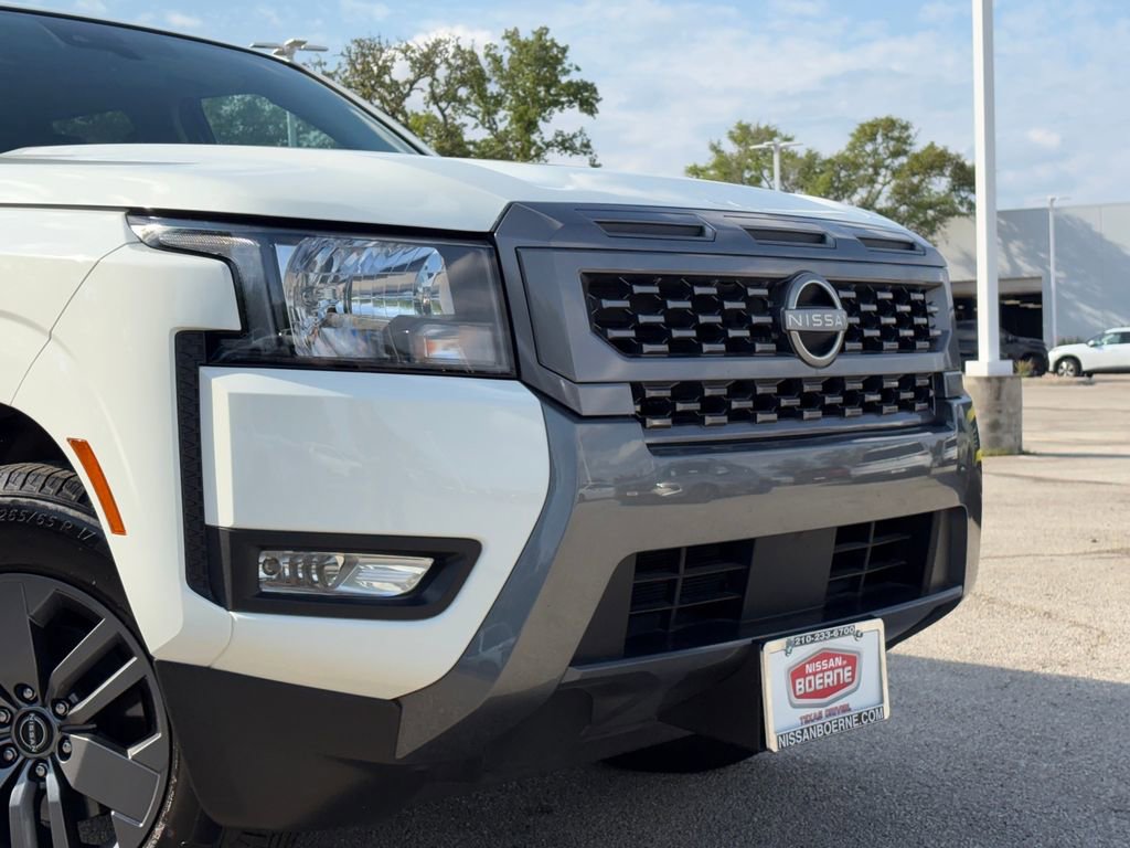 Used 2025 Nissan Frontier SV w/ SV Convenience Package image 3