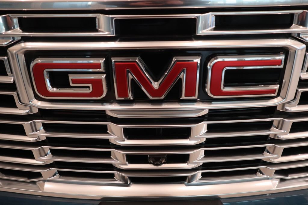 Used 2025 GMC Yukon XL Denali w/ Denali Reserve Package image 15