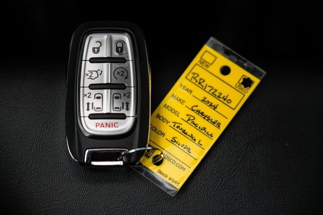 Used 2024 Chrysler Pacifica Touring-L image 36