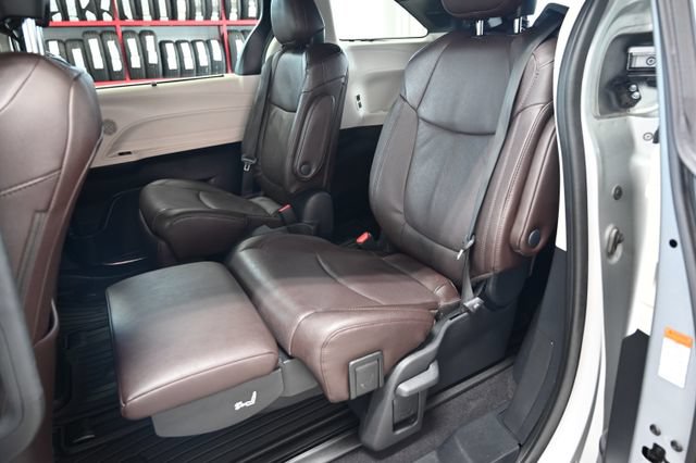 Used 2023 Toyota Sienna Platinum AWD/4WD image 13