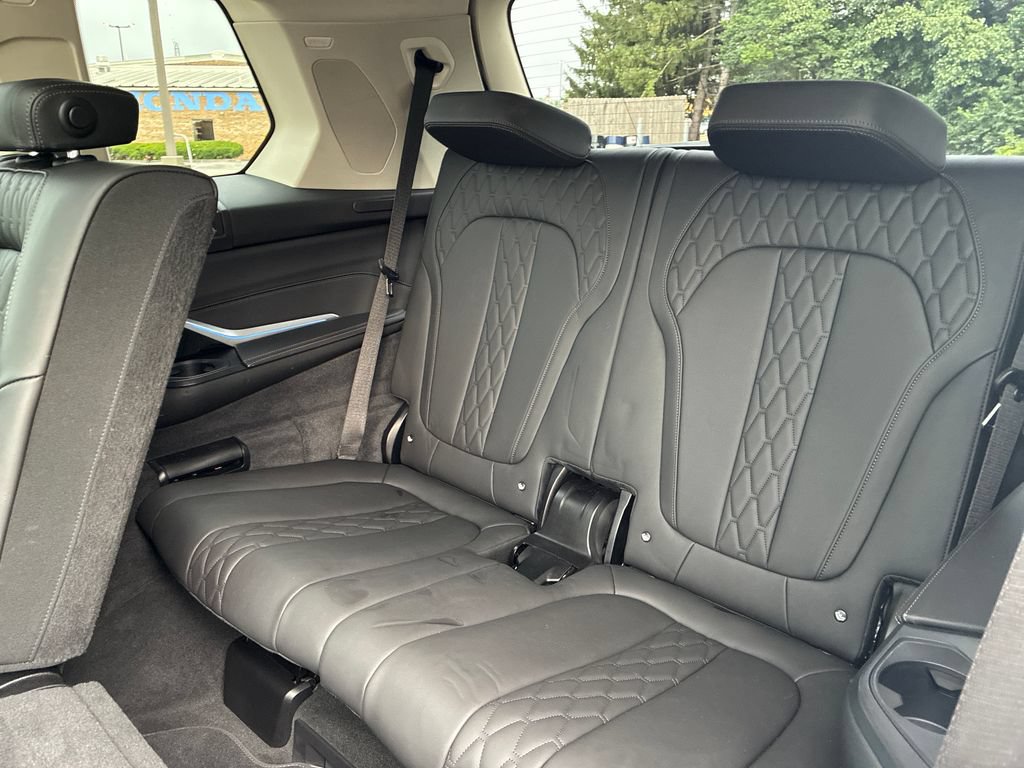Used 2025 BMW X7 xDrive40i w/ Premium Package AWD/4WD image 22