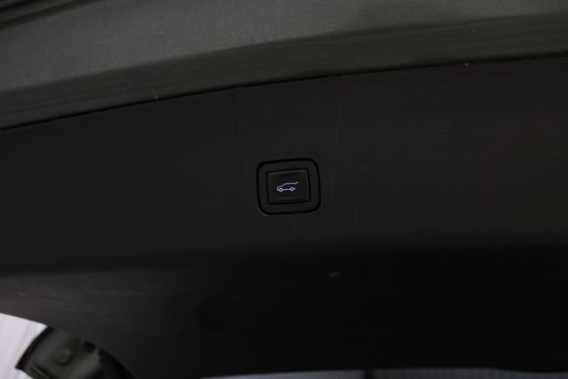 Used 2023 Chevrolet Traverse LT image 34