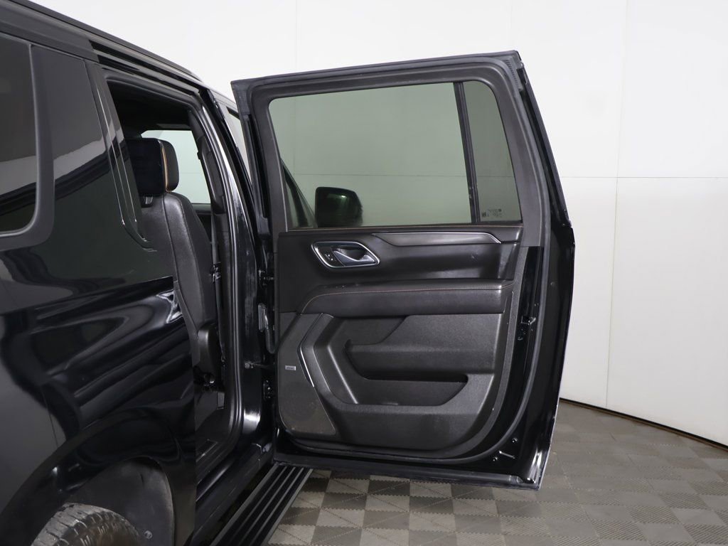 Used 2023 GMC Yukon XL AT4 w/ AT4 Premium Plus Package AWD/4WD image 30