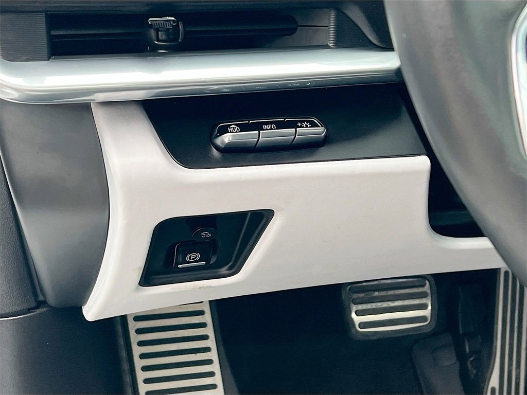 Used 2025 Chevrolet Corvette Stingray Premium Conv w/ Z51 Performance Package image 10