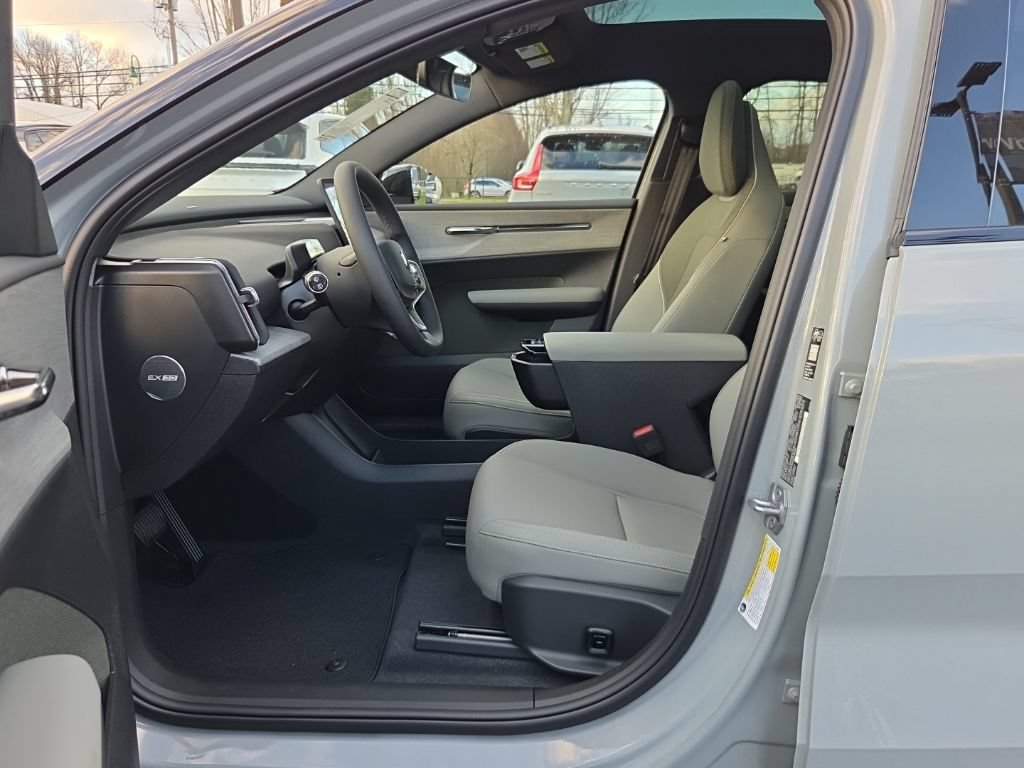New 2026 Volvo EX30 Ultra w/ Protection Package Premier AWD/4WD image 4