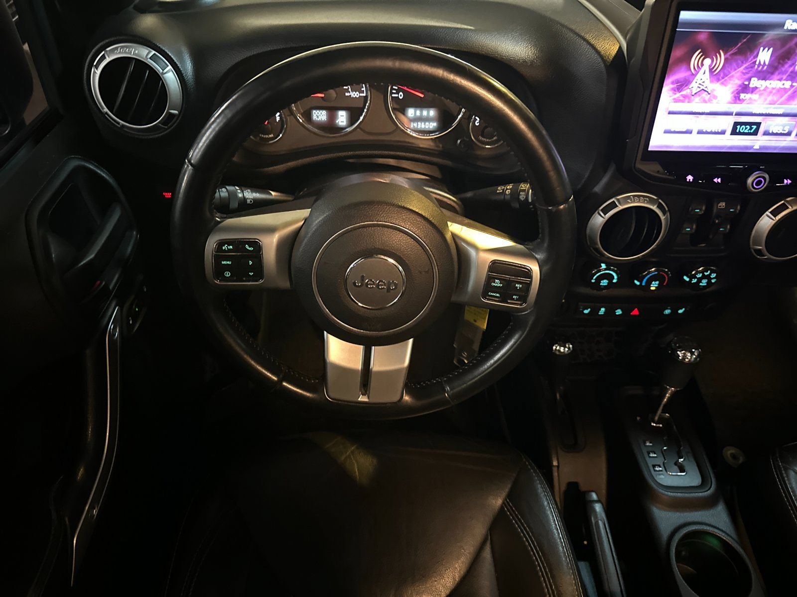 Used 2015 Jeep Wrangler Unlimited Rubicon AWD/4WD image 13