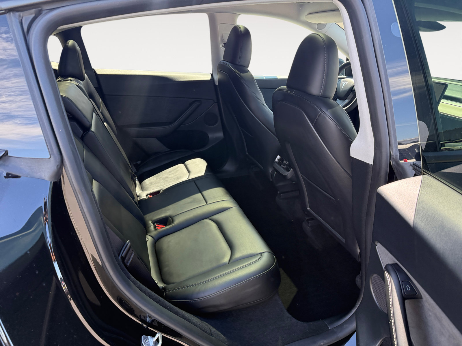 Used 2023 Tesla Model Y Long Range AWD/4WD image 18