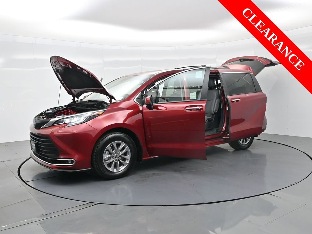 Used 2022 Toyota Sienna XLE image 38