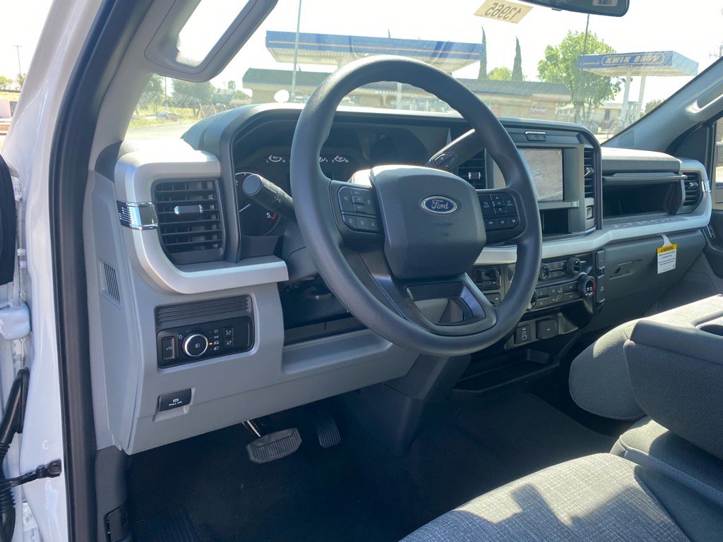 New 2025 Ford F350 XLT w/ FX4 Off-Road Package image 18