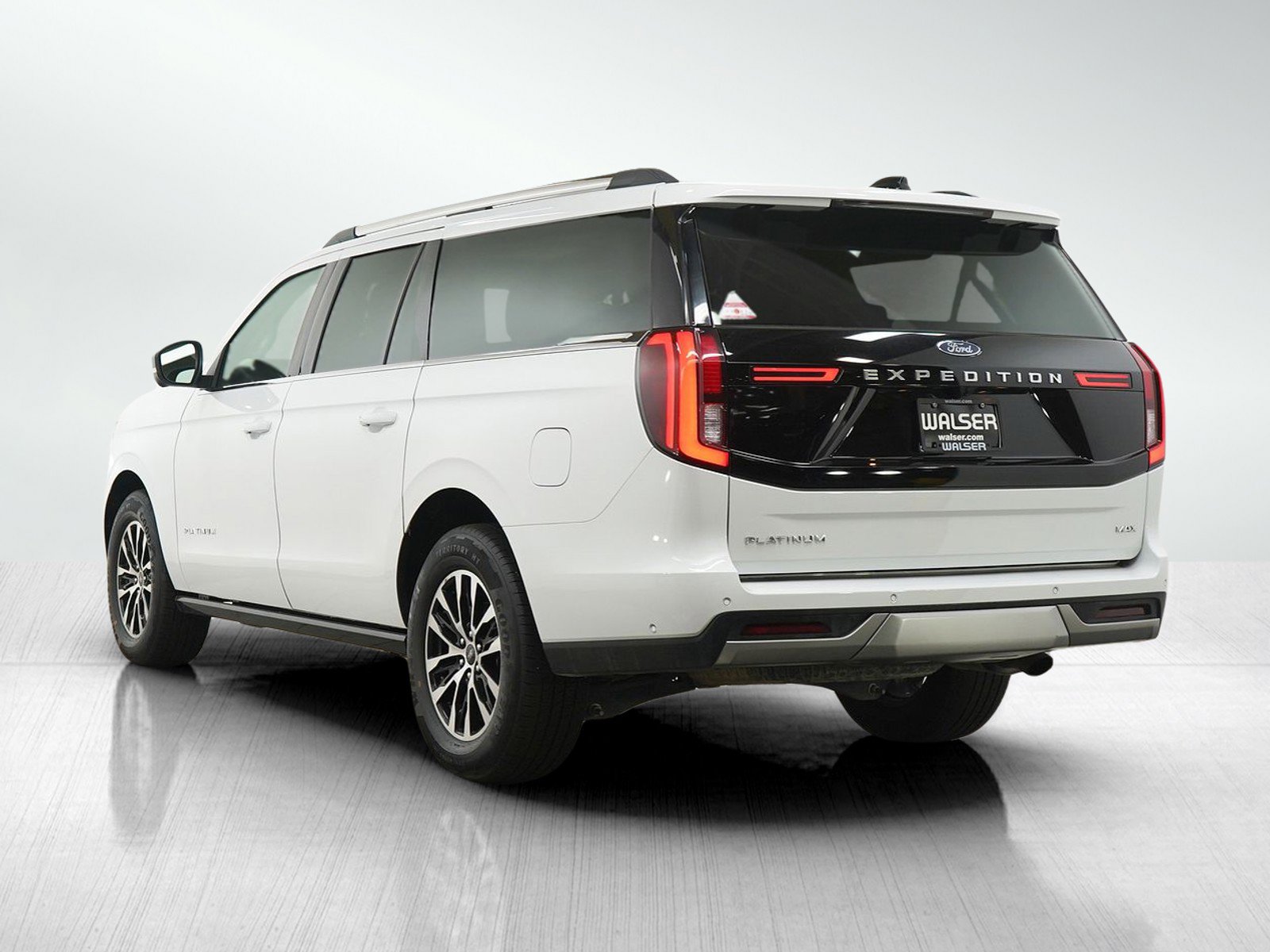 Used 2025 Ford Expedition Max Platinum AWD/4WD image 3