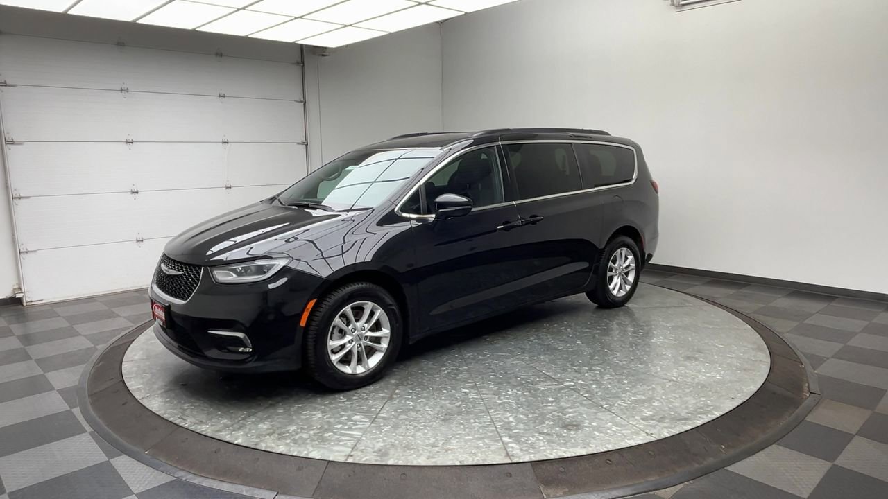 Used 2022 Chrysler Pacifica Touring AWD/4WD image 34