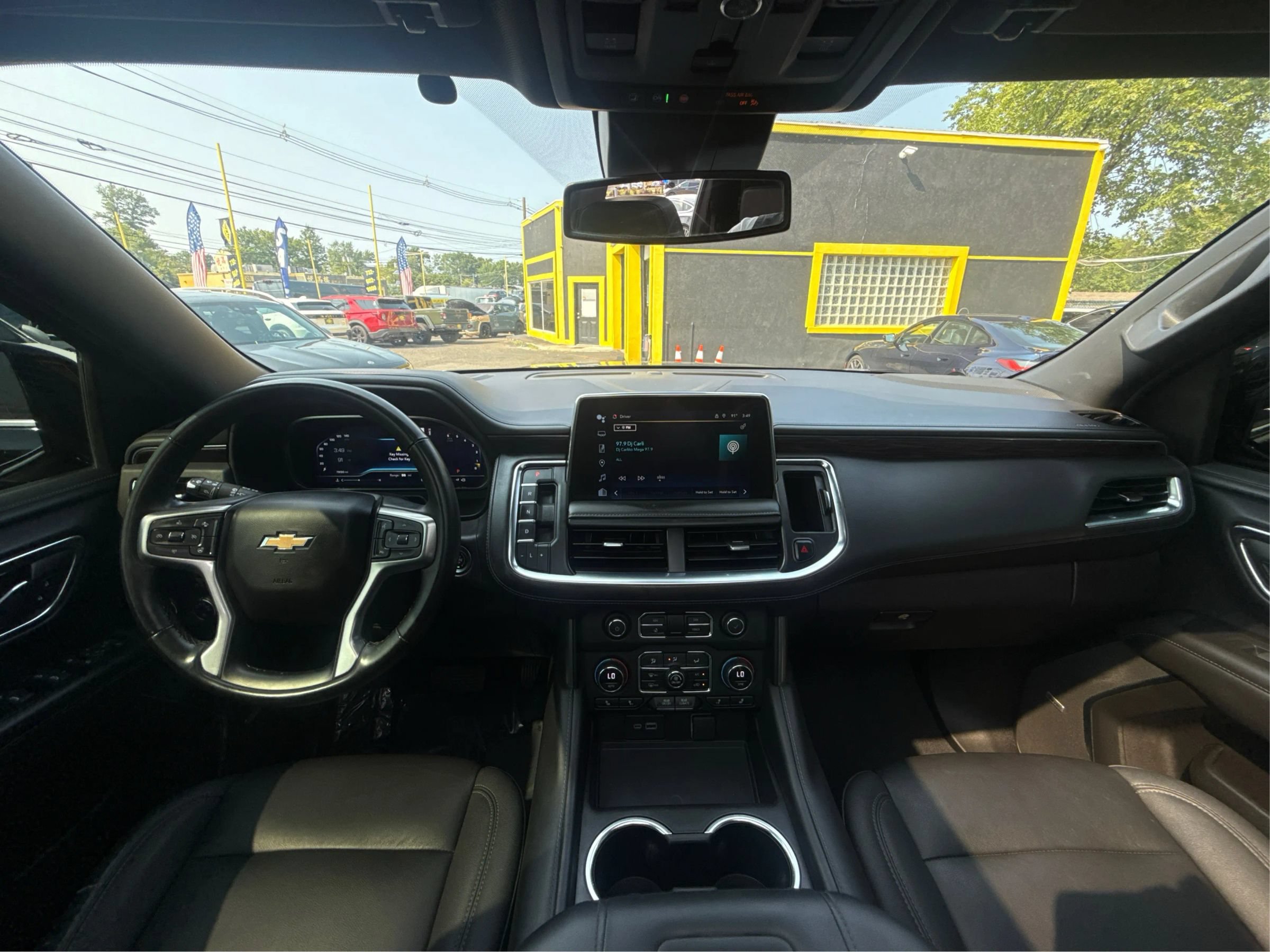 Used 2023 Chevrolet Suburban LT w/ LT Signature Package RWD image 32