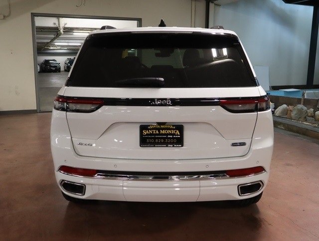 New 2023 Jeep Grand Cherokee Overland AWD/4WD image 3