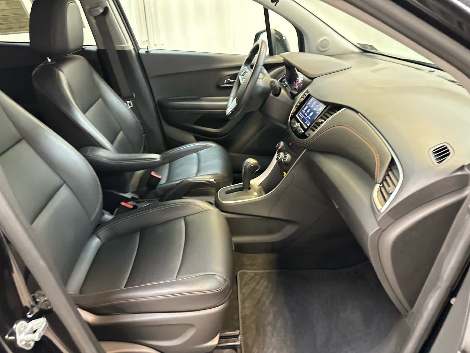 Used 2022 Chevrolet Trax LT w/ Premium Seat Package AWD/4WD image 14