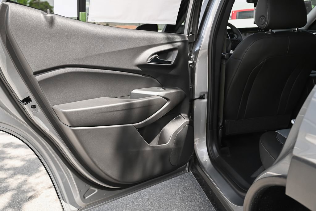 New 2026 Chevrolet Trax LT w/ LPO, Blackout Package FWD image 30