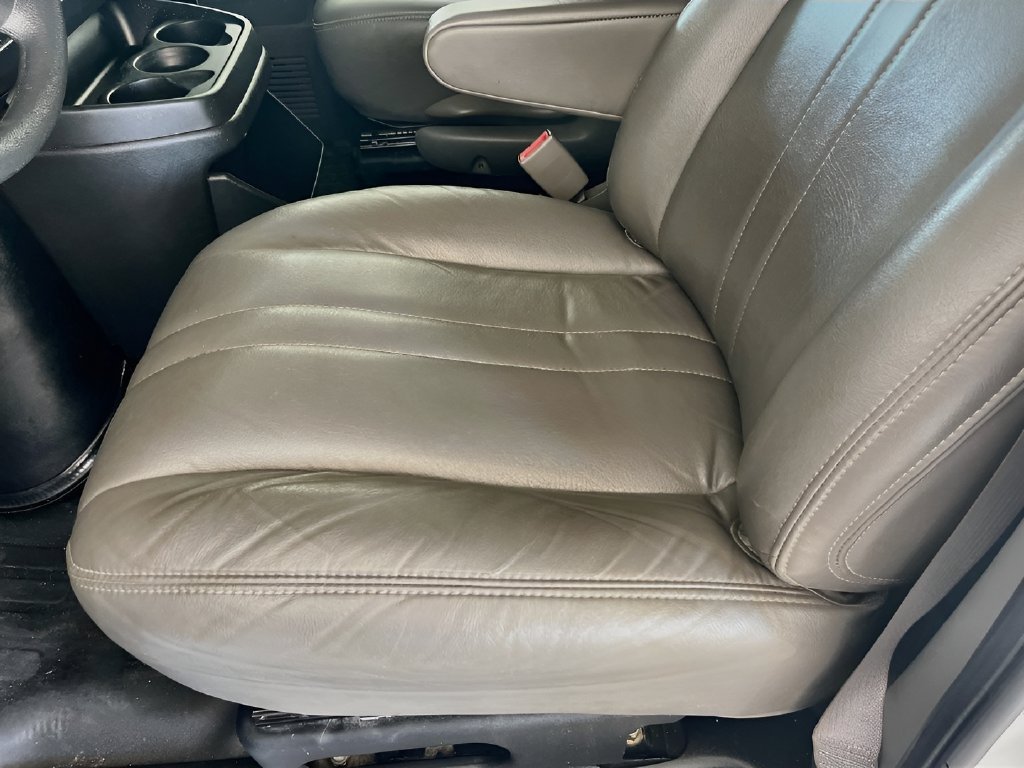 Used 2024 Chevrolet Express 2500 w/ Driver Convenience Package RWD image 18