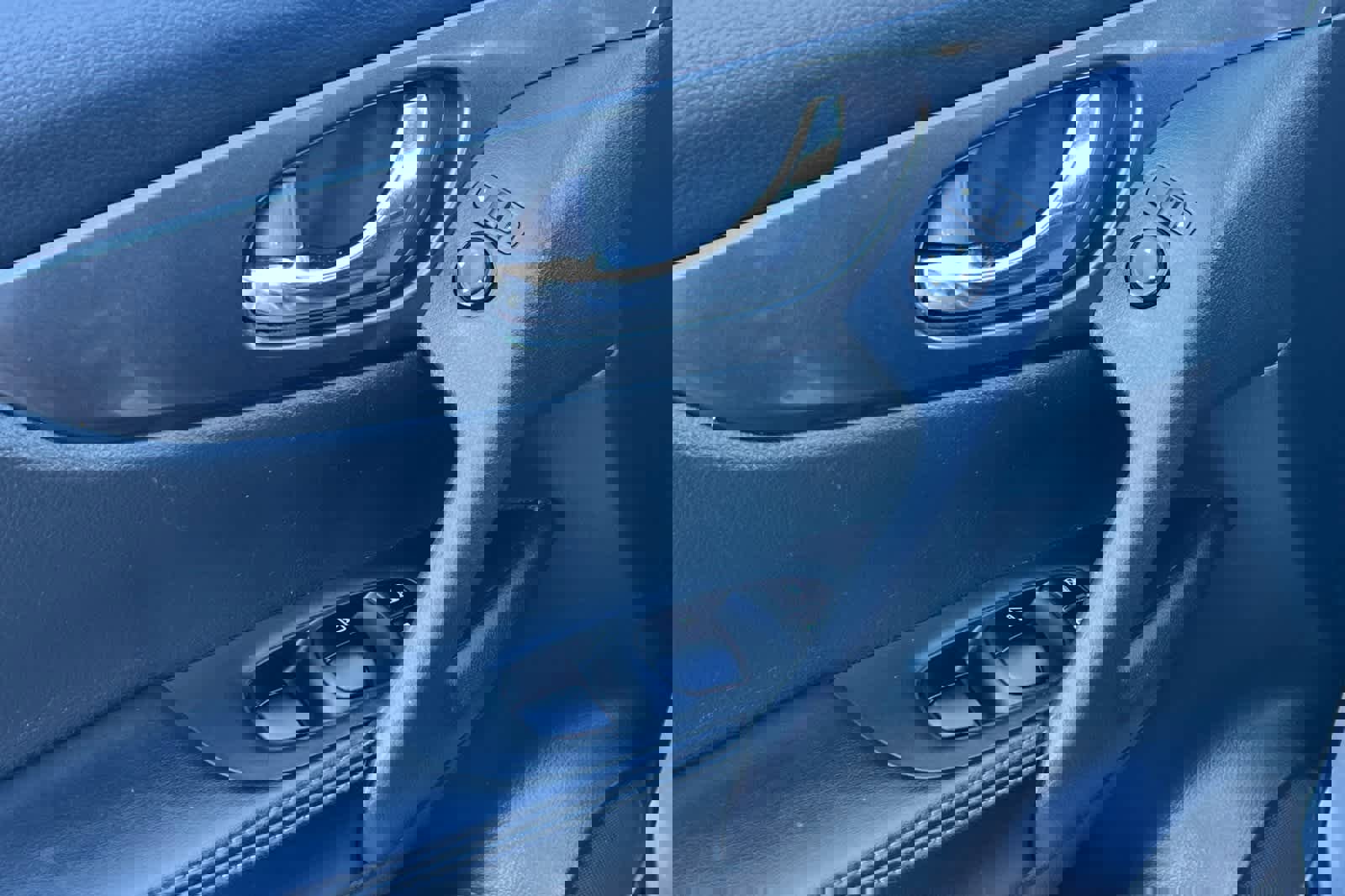 Used 2020 Nissan Rogue SV image 13