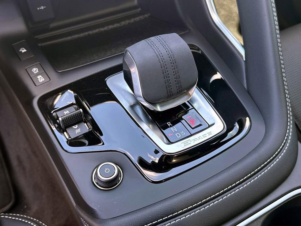 New 2024 Jaguar E-PACE R-Dynamic SE image 23