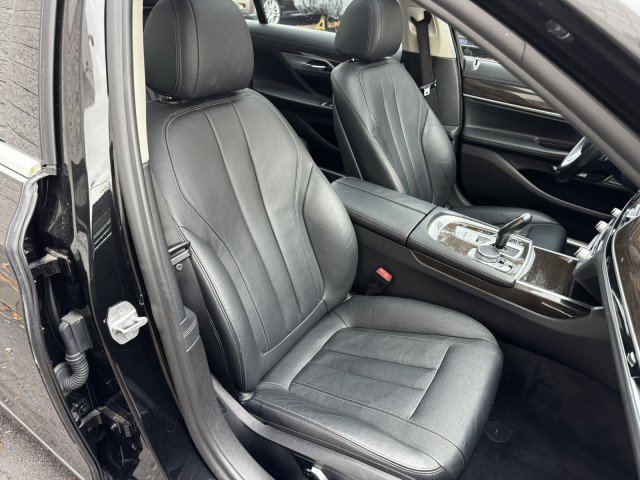 Used 2018 BMW 740i xDrive image 30