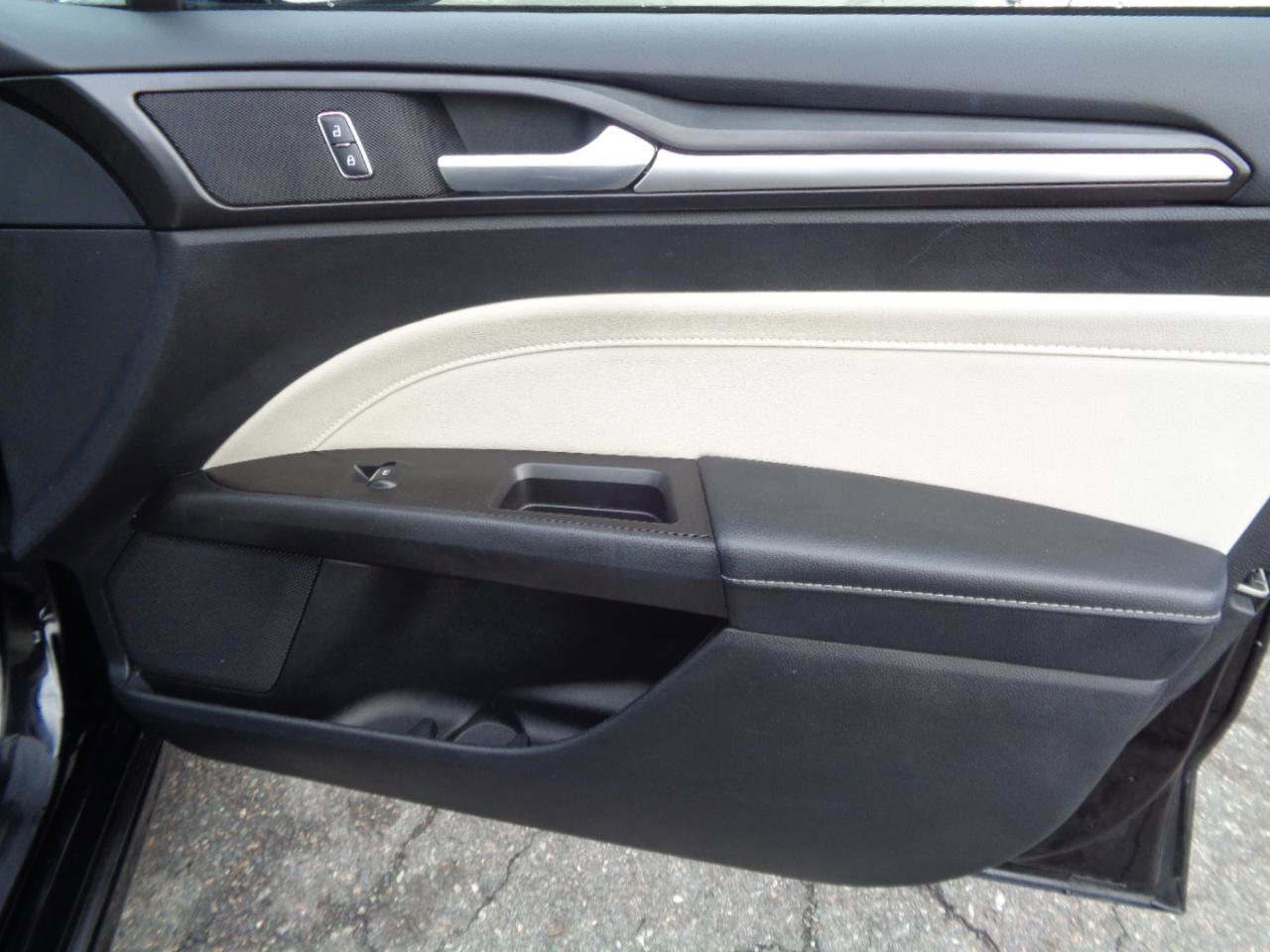 Used 2017 Ford Fusion Titanium image 26