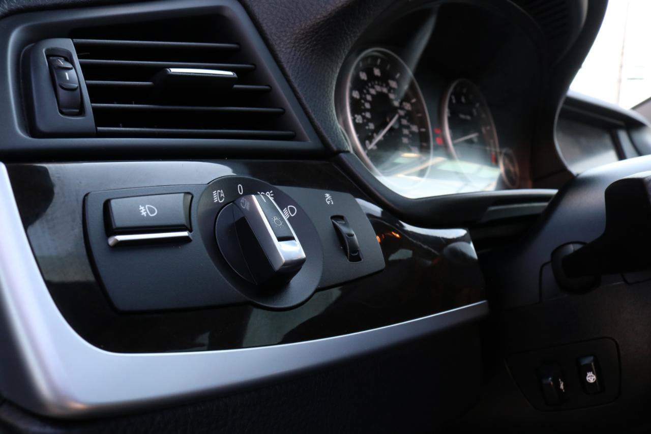 Used 2012 BMW 535i xDrive Sedan AWD/4WD image 19