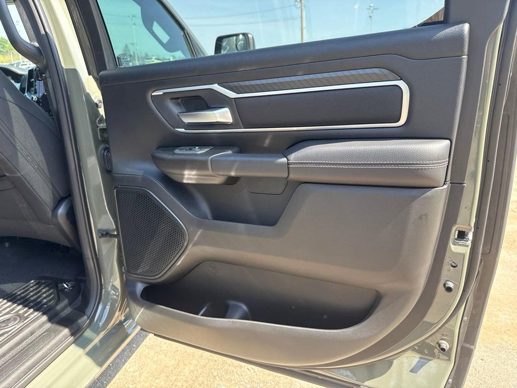 New 2026 RAM 1500 4x4 Crew Cab image 28