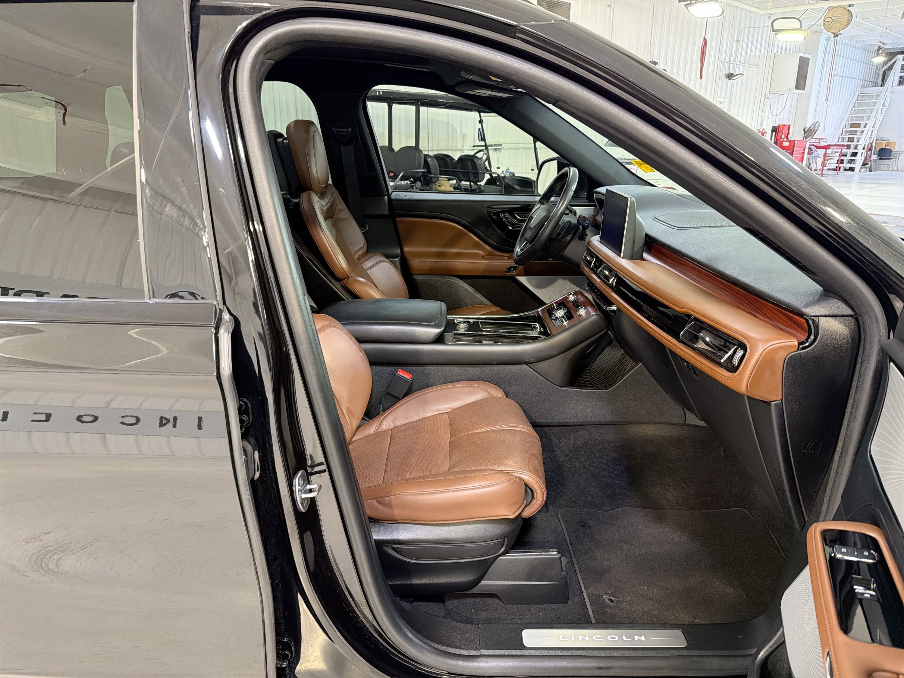 Used 2023 Lincoln Aviator Reserve w/ Equipment Group 201A image 30