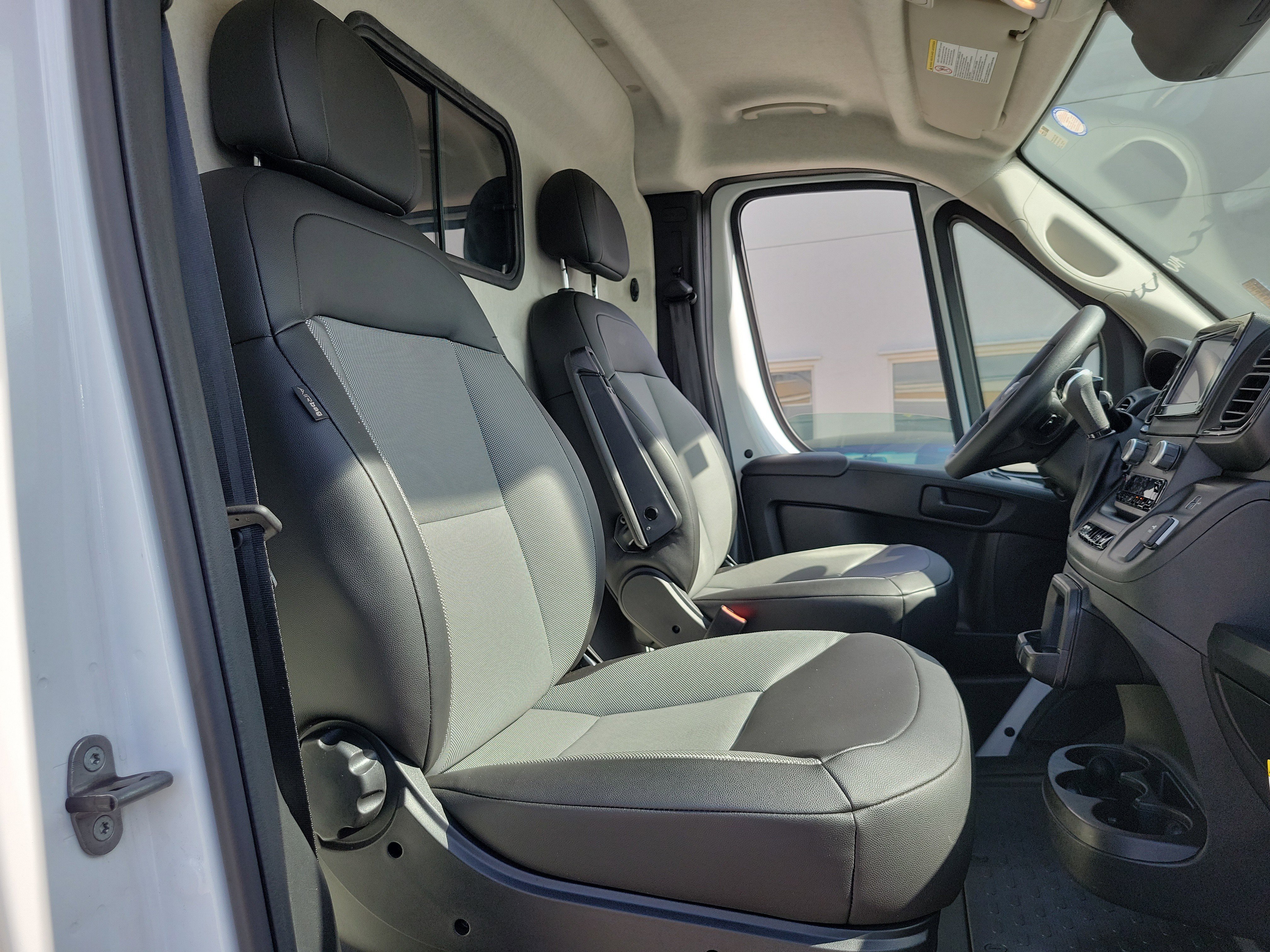 Used 2025 RAM ProMaster 2500 w/ Convenience Group FWD image 16